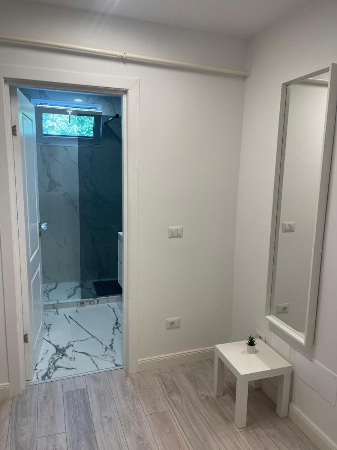 Apartament Incantator In Roman Exterior foto