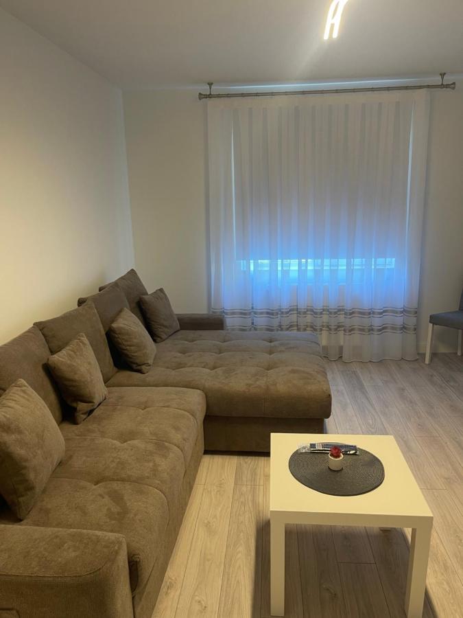 Apartament Incantator In Roman Exterior foto